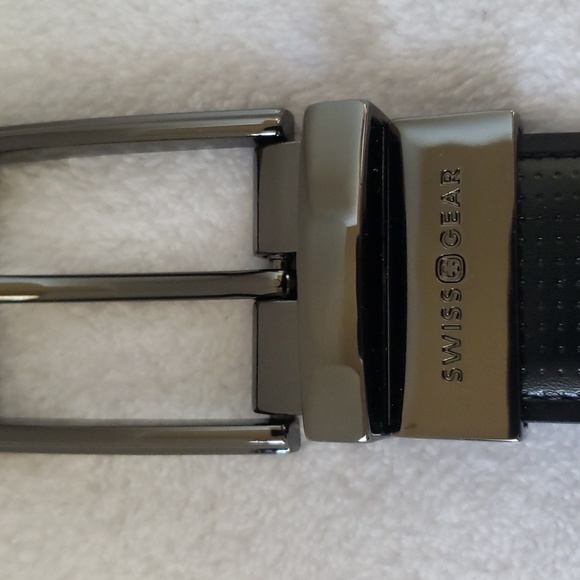 Swiss Gear | Men's Reversible Belt Black Brown Sliver Gunmetal Hardware XL - Picture 4 of 6